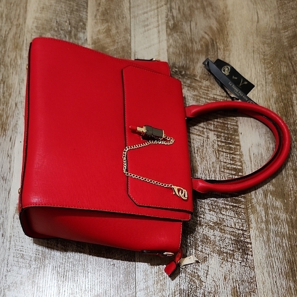 Chic Red Handbag with Gold Accents - Picture 4 of 13